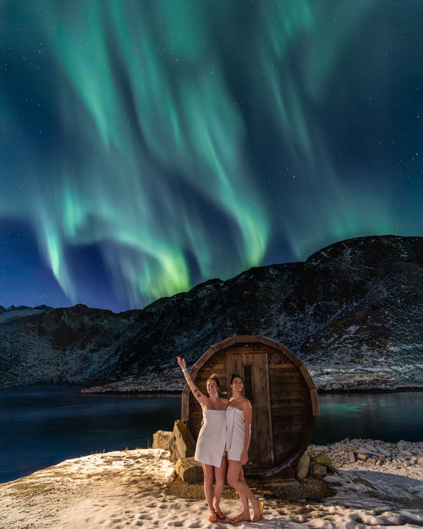 a collection of some mind-blowing aurora moments from our 5 weeks in Norway 🤯 

*watch the videos with sound to hear me & @flyingcrepes screaming like it’s our first day on earth lol

—
#norway #northernlights #aurora #northernlightsphotos