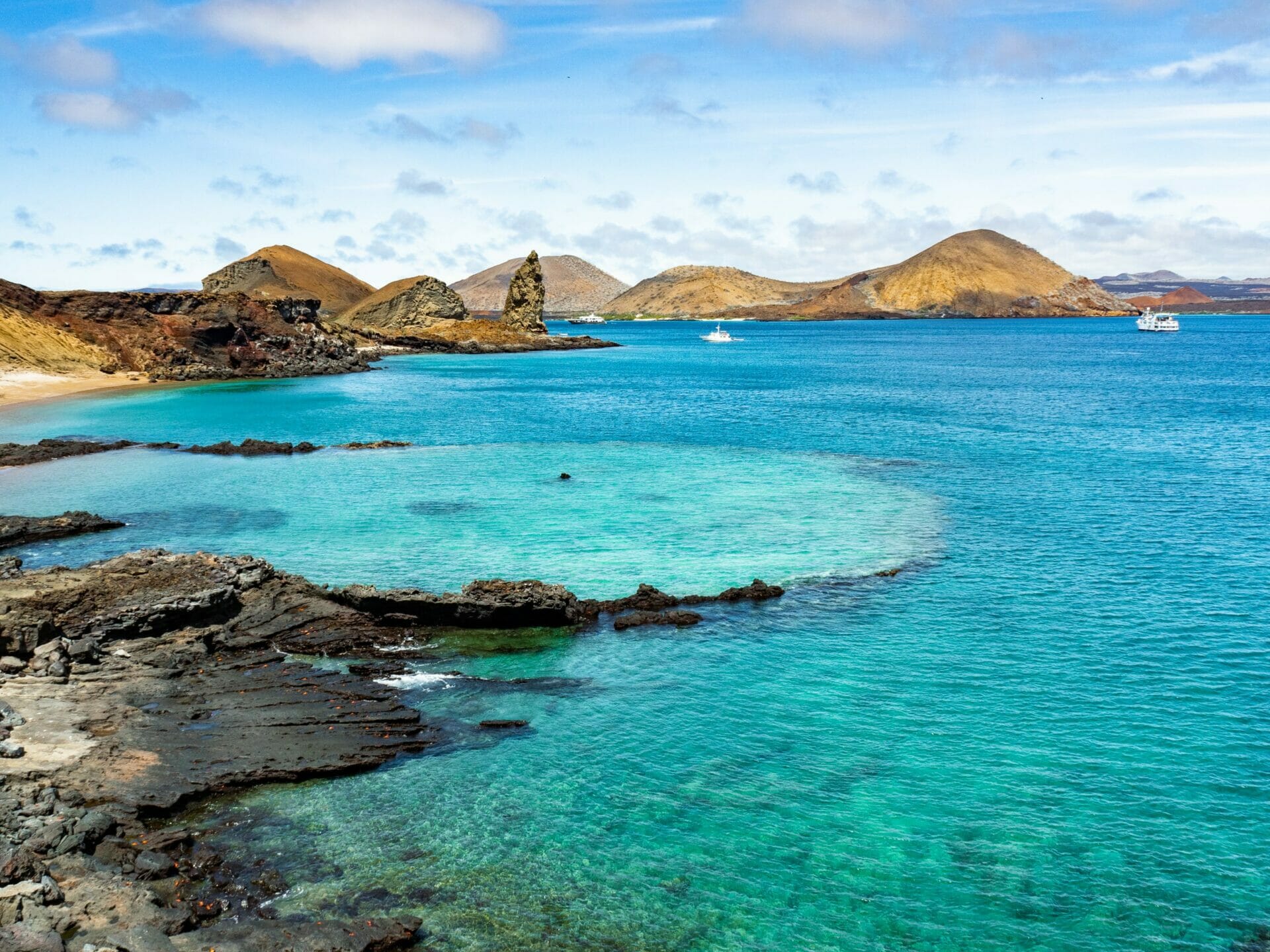 View over pinnacle rock and blue water on Isla Bartolomé