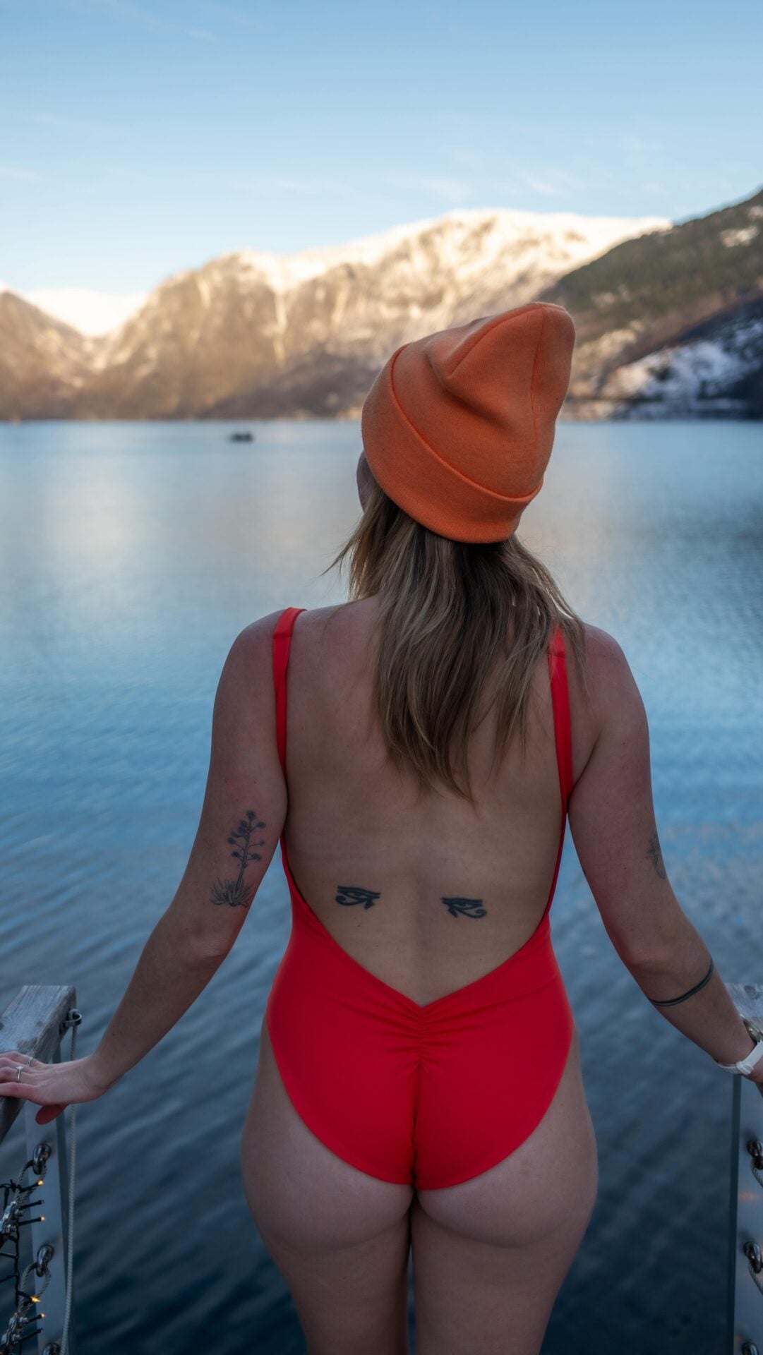 sincerest apologies to the people of Norway for my pronunciation 😂
.
ABOUT THE FLÅM WINTER MAGIC PACKAGE ☃️✨
.
Several local companies have teamed up to offer the perfect bundle of winter activities: 
- RIB boat adventure with @fjordsafari 
- 1.5hr slot in the floating @fjordsauna 
- Viking Plank dinner + beer pairing at @aegirbrewco 
.
It was the perfect way to experience charming little Flåm and its beautiful fjord setting in a single day— easily accessible by scenic train from Bergen or Oslo!
.
Contact @fjordsafari to book
—
#flåm #norway #winterinnorway #flåmsbana #wintermagic