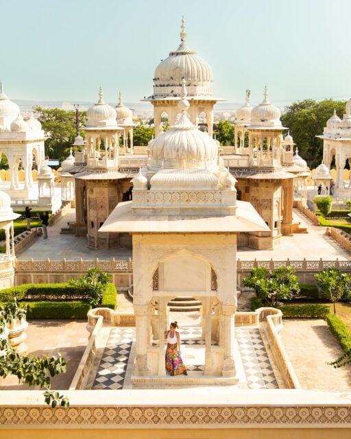 one of the most underrated sites in Jaipur, the spectacular royal cenotaphs of Gaitor Ki Chhatriyan 🤩

the intricate architecture & symmetry of the grounds had us running around in circles, taking photos from every angle, mouths open in awe…

my only regret is that we visited in the afternoon when the lighting was a bit harsh— but we were so surprised to have this gorgeous site almost entirely to ourselves! aiming for an early morning repeat visit soon 🤞🏼

— 
#jaipur #travelindia #india #rajasthan #indiatourism