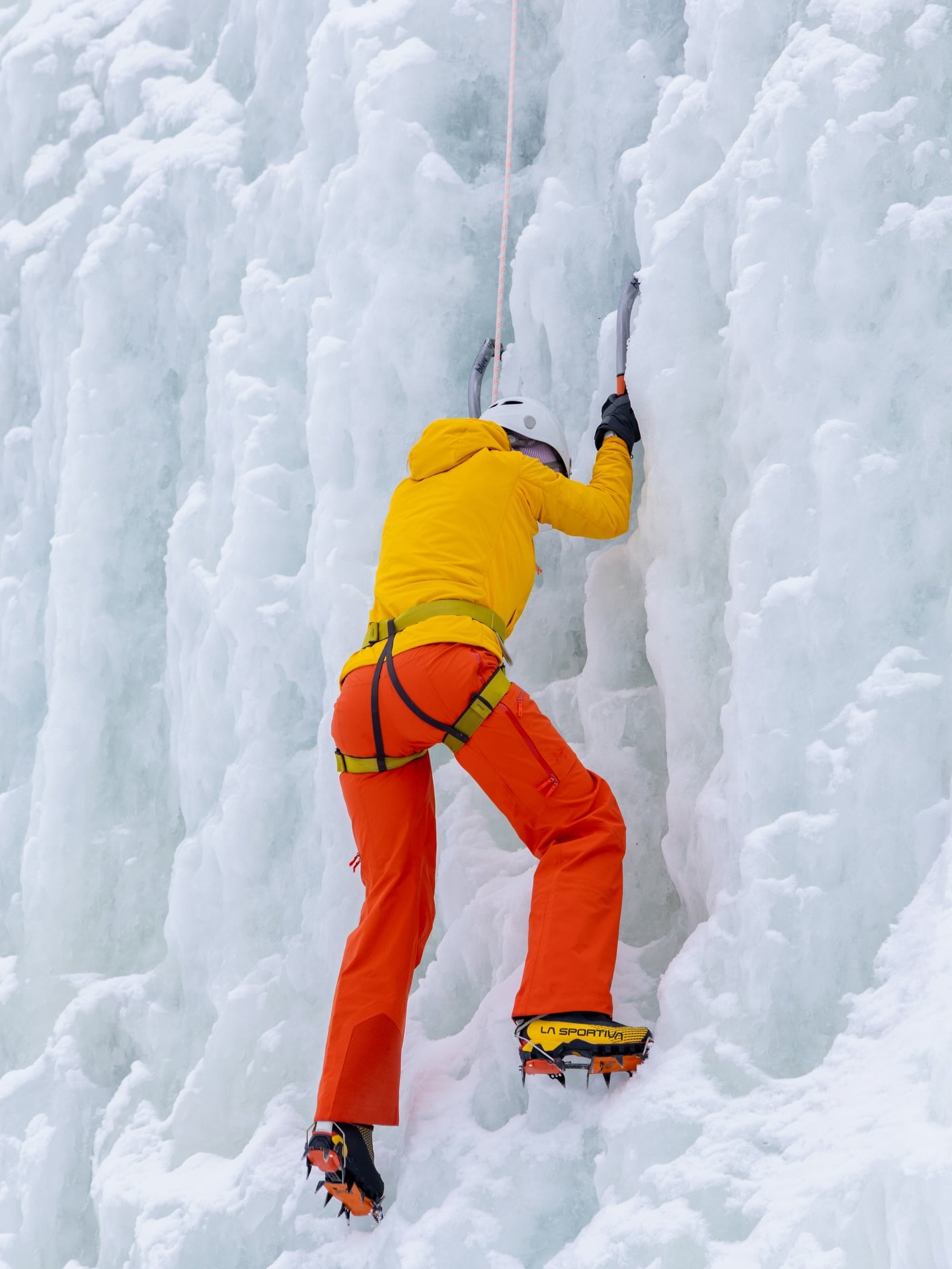 Over a year since I’ve been able to climb in ANY capacity (since my very dramatic knee surgery last April), so I can’t tell you how sweet it was to go ice climbing in Sweden & Finland this winter. Like an enormous leap back to myself 🥰

Not setting any speed records or impressing anyone with my technique lol but just genuinely happy to be able to move my body again, to be outside, to spend even a few minutes focused on something other than the pain. Grateful for the progress I’ve made & hopefully for the progress still to come— we’ve got some big goals this year, an ice wall is only the beginning 🏔️⛏️

—
#iceclimbing #finland #finnishlapland #pyhä