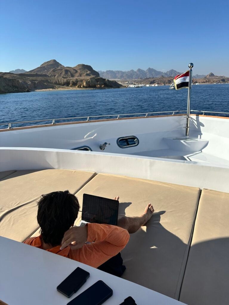 boat diving from Dahab to Sharm El-Sheikh