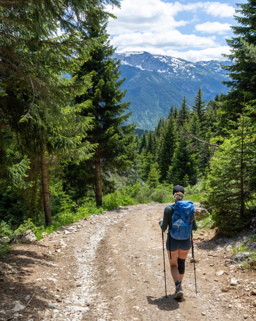 Hiking downhill to Drelaj