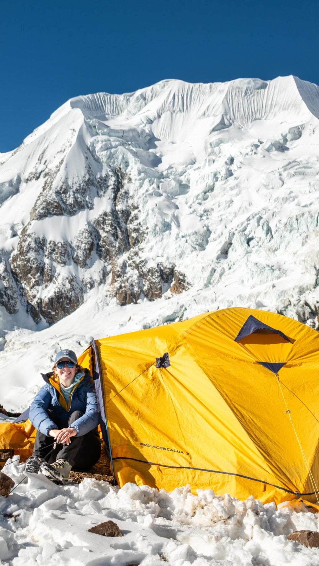 if you’ve ever thought bed should be on the ground, temps should be sub-zero, and air should have WAY less oxygen, allow me to recommend:

📍 Illimani High Camp (5,500m)

in all honesty, this was one of the most spectacular nights I’ve EVER spent in a tent, and Pachamama even hooked us up with perfectly calm conditions ahead of the big day 🤩🤩

—
#illimani #bolivia #cordillerareal #bolivianmountaineering #basecamp