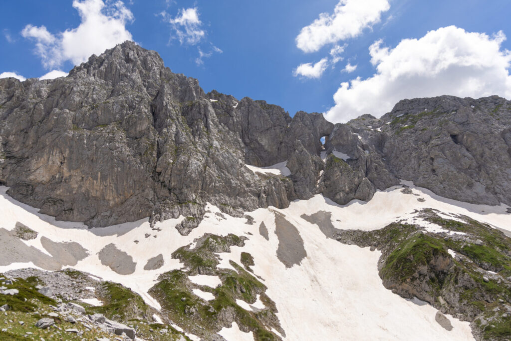 Hiking to the Ropojana Valley