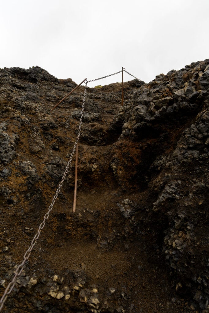 The chain section at Heljarkambur ridge