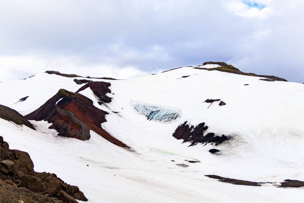 Snow on Fimmvörðuháls