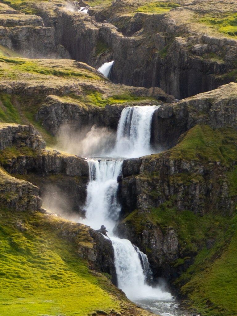Klifbrekkufossar in Mjóifjörður